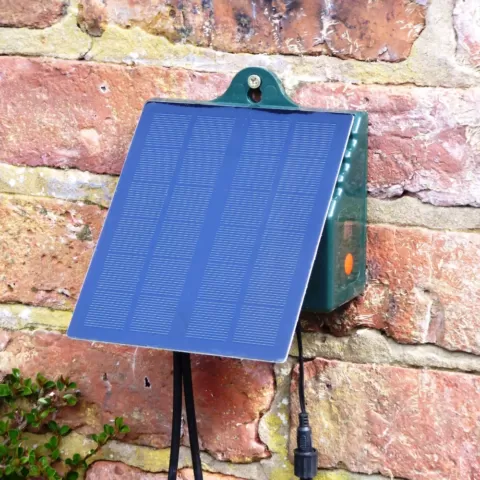 Woman using the SOL C24 irrigation kit for bedding plants